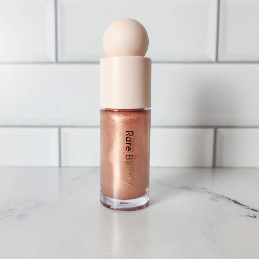 Rare Beauty Positive Light Liquid Luminizer - Mesmerize